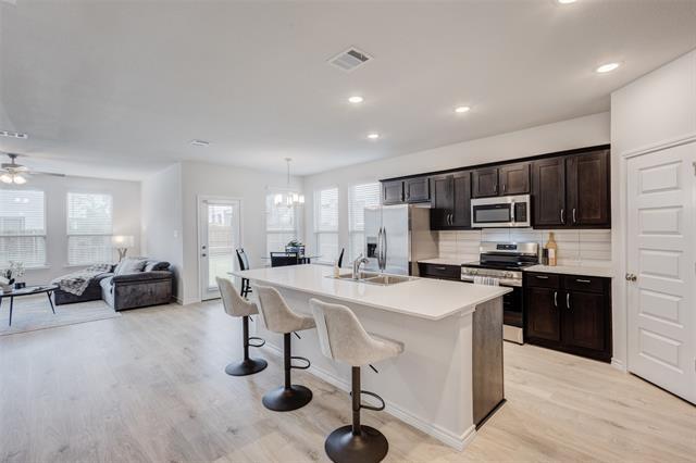Foto principal - 404 Wrangler Ln