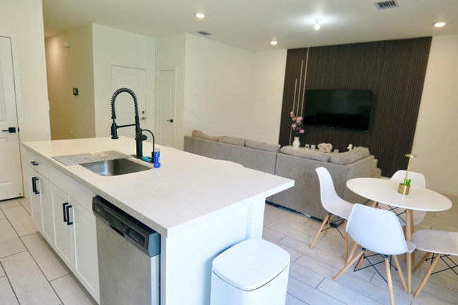 Foto del edificio - 754 SE 16th Ct