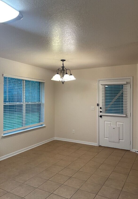 Building Photo - PRICE REDUCTION & RENT SPECIAL - AVAILABLE...