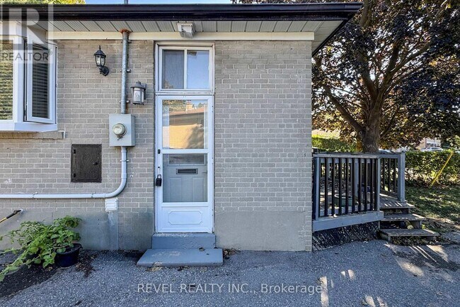 Building Photo - 213 Rosedale Dr