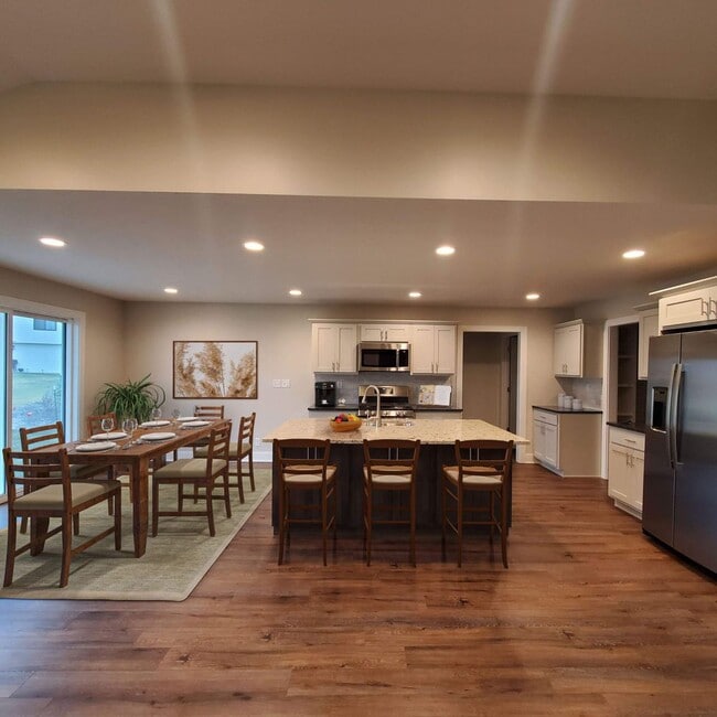 Building Photo - Beautiful 5-bedroom, 3-bathroom home for r...