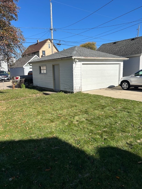 View of Shared Garage - 1316 Michigan Ave