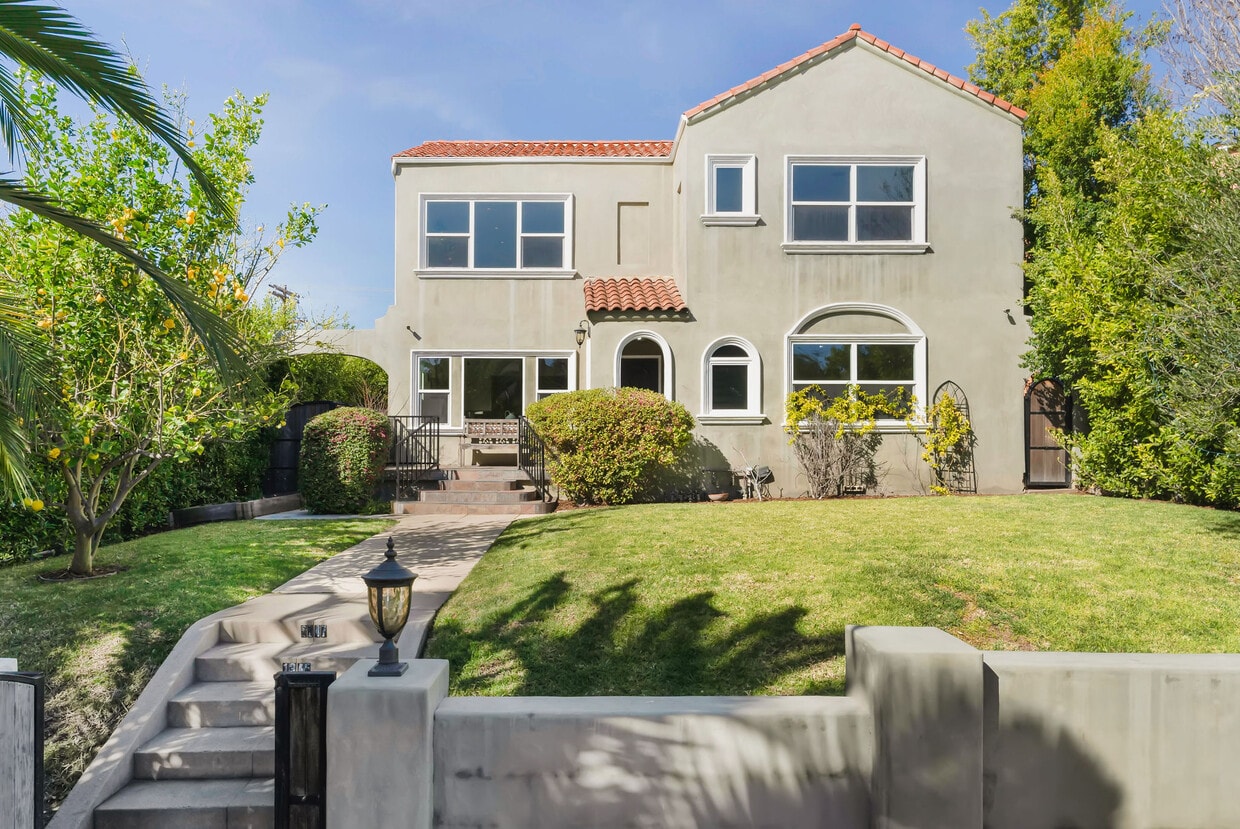 1345 S Longwood Ave Unit 1345, Los Angeles, CA 90019 Apartments at