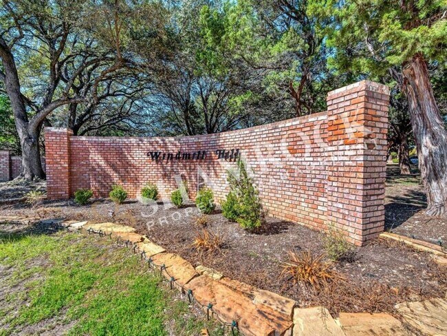 Building Photo - 4-Bedroom Windmill Hill Home