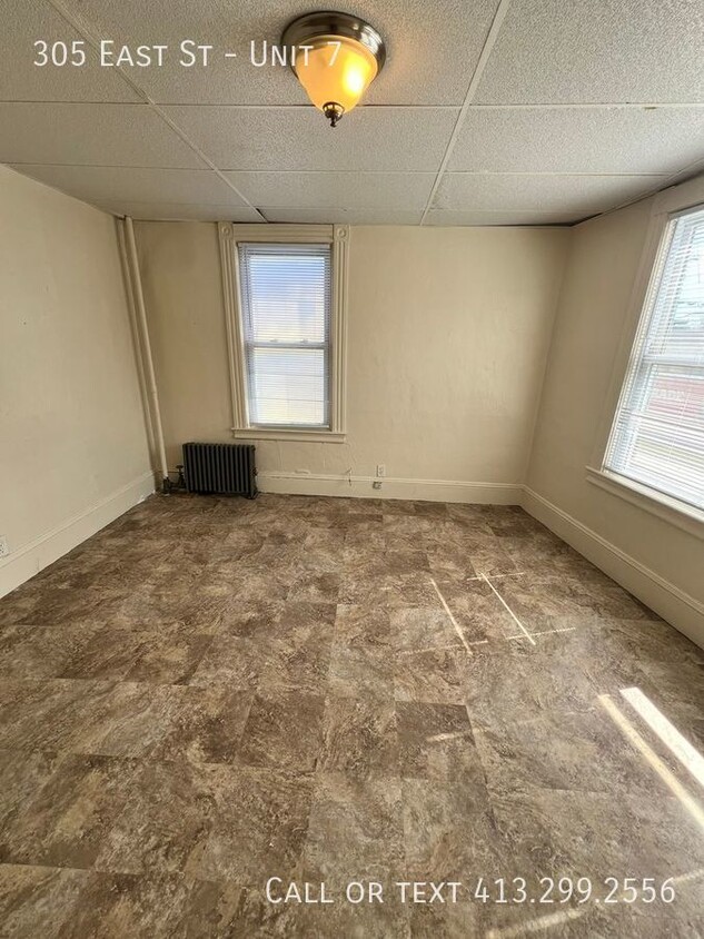 Building Photo - Private Room for Rent in the Heart of Ludl...