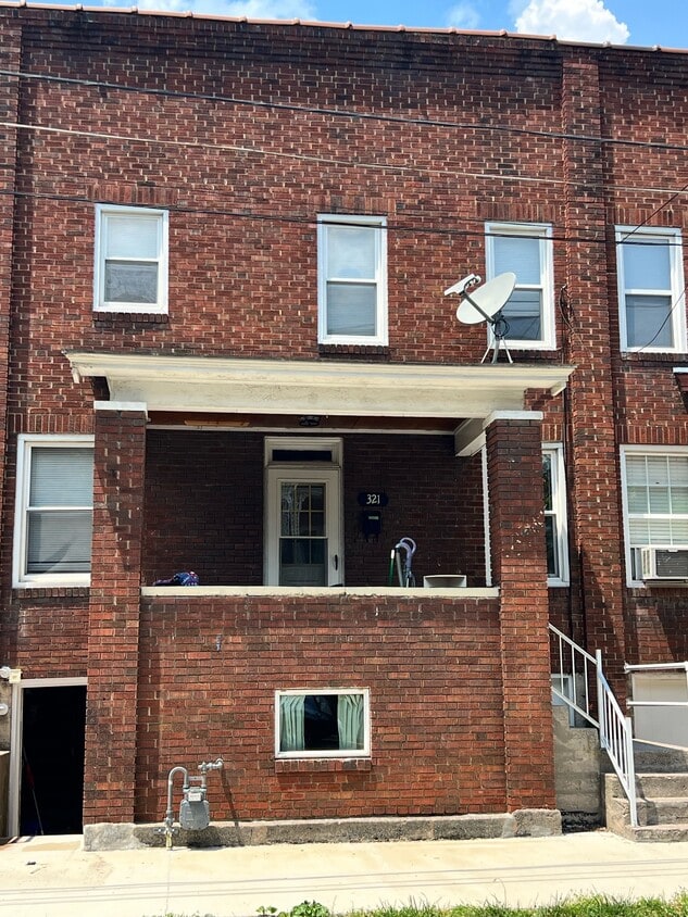 321 Mulberry St, Hollidaysburg, PA 16648 Townhome Rentals in