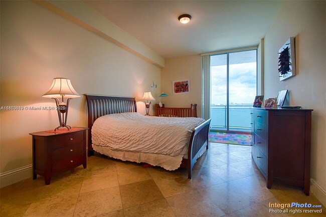 Foto del edificio - 7901 Hispanola Ave