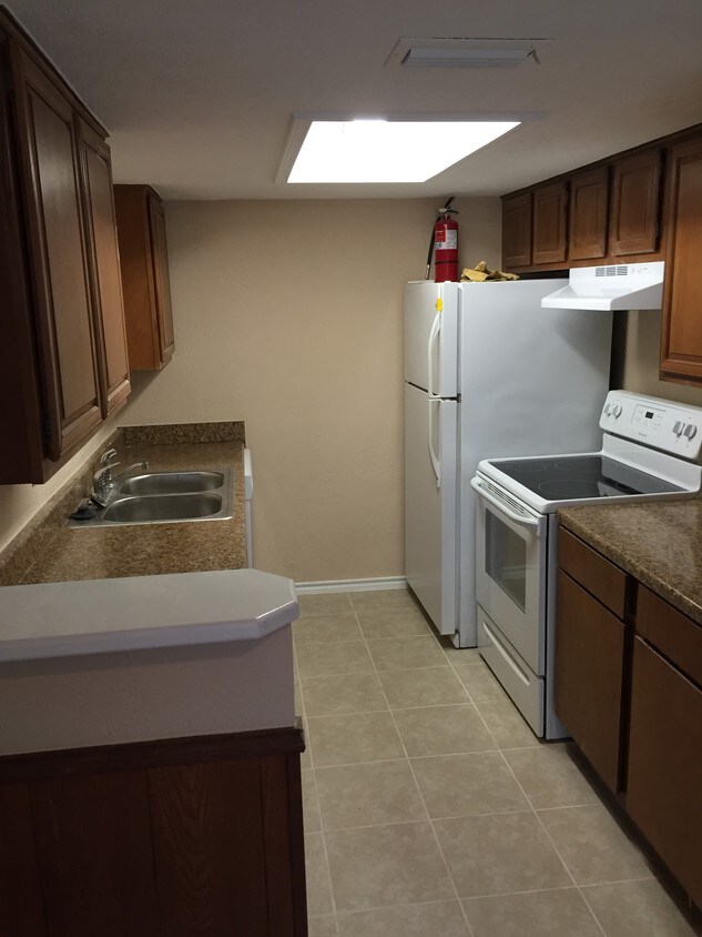 Kitchen - 900 Fannin St