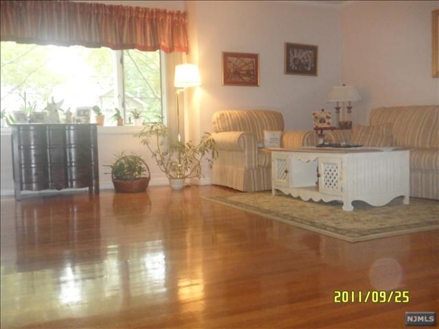 Foto del edificio - 294 Buttonwood Dr