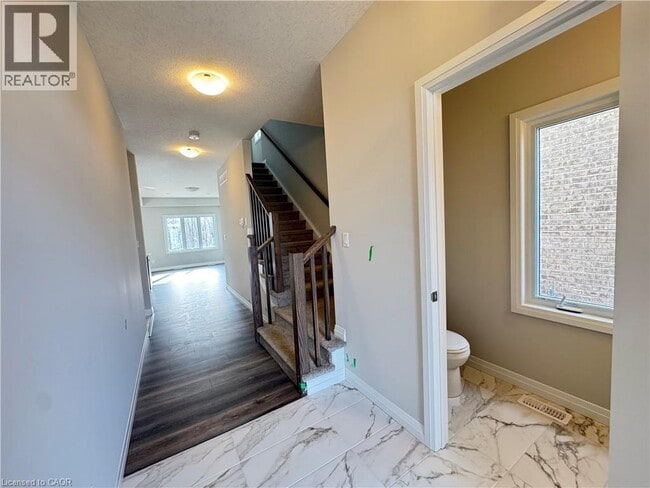 Building Photo - 113 Rivergreen Cres