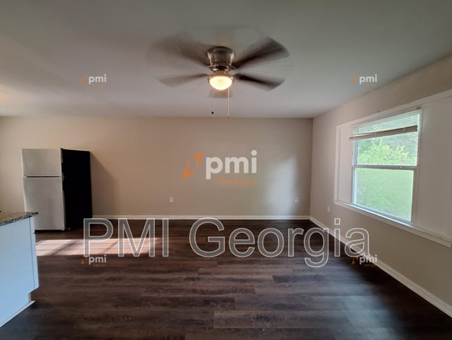 Building Photo - 217 Greenbriar Dr