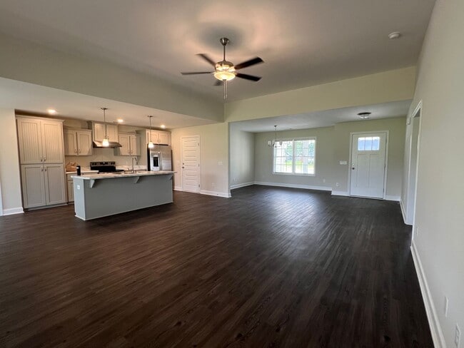 Building Photo - 4 bed 2 bath home is situated on a beautif...