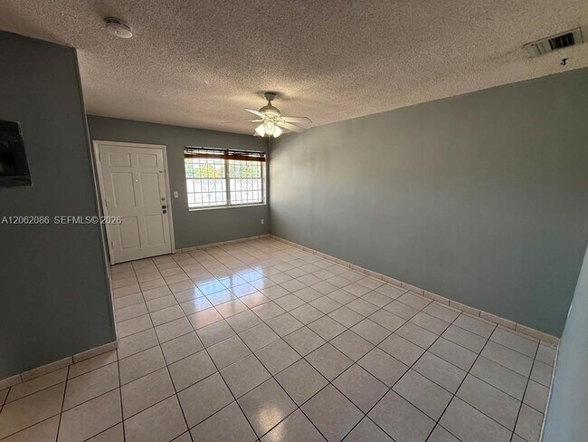 Foto del edificio - 1154 W 35th St