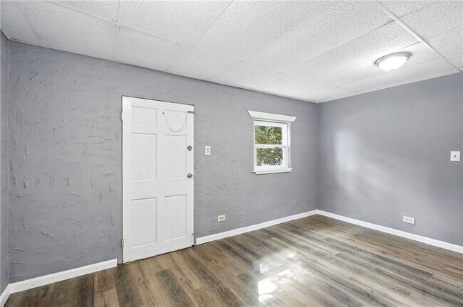 Building Photo - 1527 Langston Ave SW