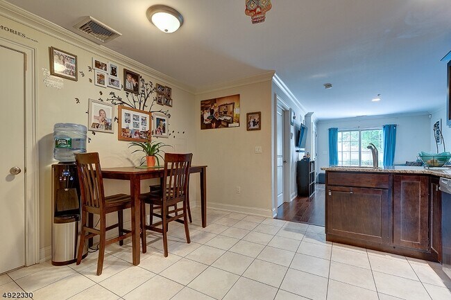 Open concept dining room/ kitchen - 1625 Paterson Plank Rd