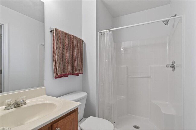 Foto del edificio - Immaculate Townhome in Camellia Gardens!