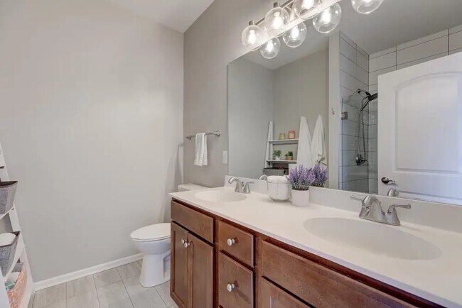 Foto del edificio - 4515 NE Briarwood Dr