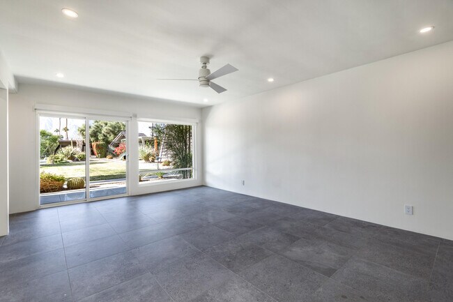 Building Photo - 1863 E Tachevah Dr