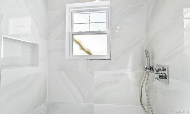 Building Photo - 5 Madison St