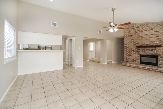 Foto del edificio - 14307 Quiet Town Ln