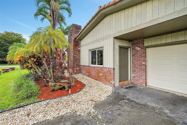 Foto del edificio - 1518 N Yale Dr