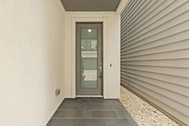 Building Photo - 2627 Hutchins St