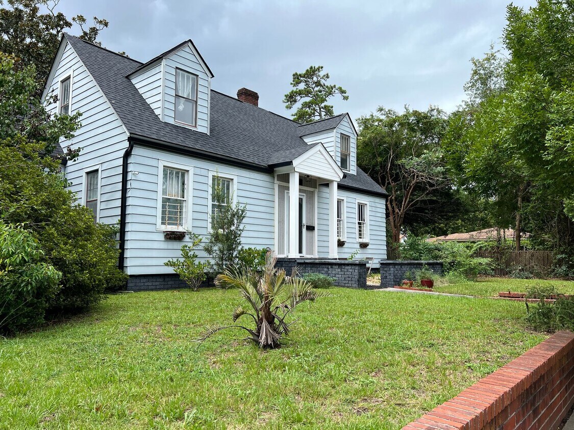 Foto del edificio - Charming bungalow downtown