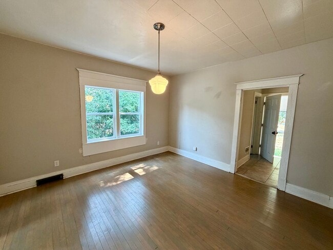 Building Photo - 603 N Stevens St
