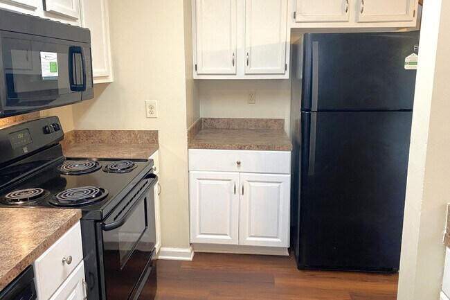 Building Photo - 7809 Elm Tree Ln