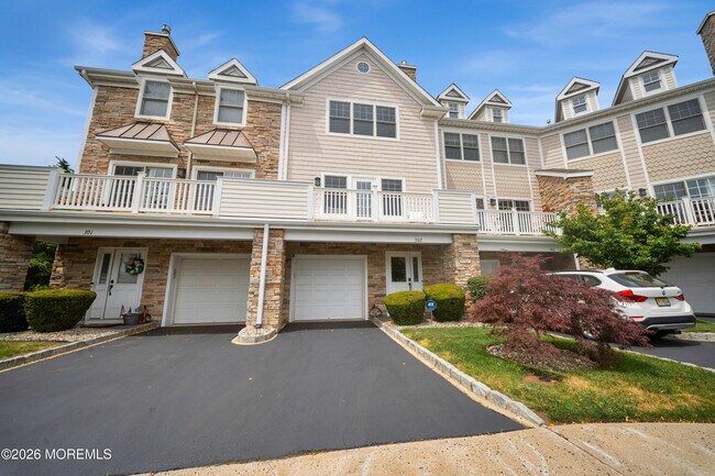 Building Photo - 302 Villa Dr