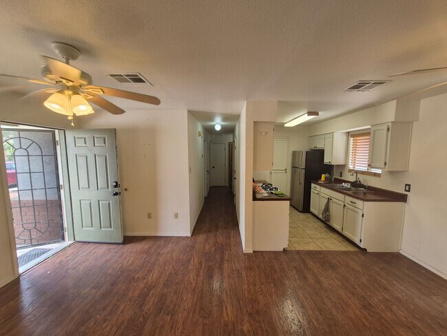 Foto del edificio - Charming 3 Bedroom 1.5 Bathroom home