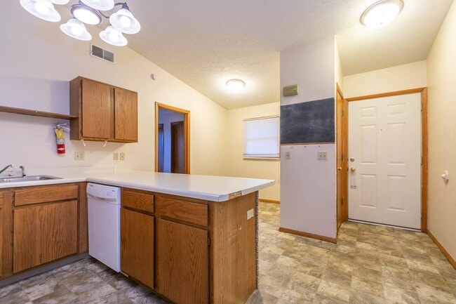 Building Photo - 537 Henderson Crossing - Half Off Admin Fees & $350 Gift Card!