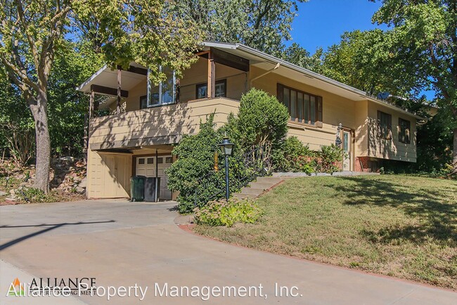 Building Photo - 3 br, 2 bath House - 2021 Blue Hills Rd.