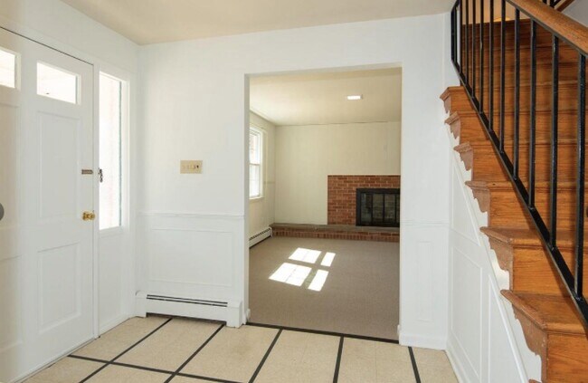 Tile floor at entrance - 12004 Green Ct