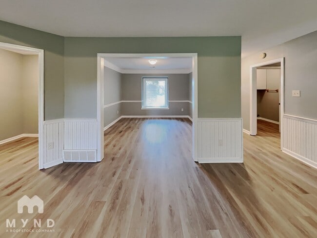 Building Photo - 6718 Lake Point Cir