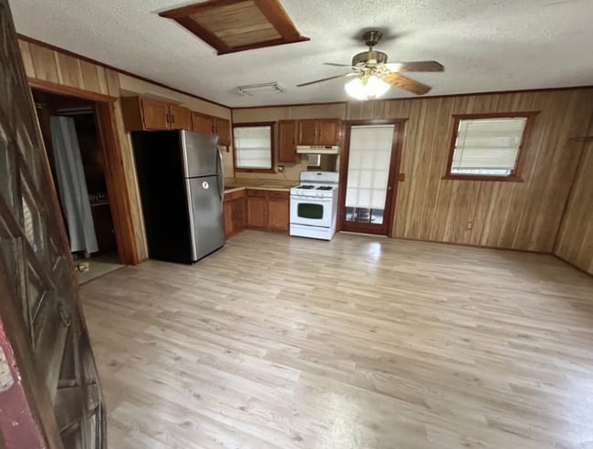 Building Photo - 2886 Rex Dr