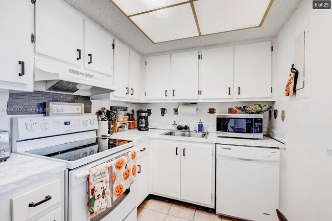Foto del edificio - 5570 NW 44th St