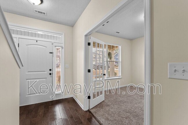 Building Photo - 307 Crown Heights Way