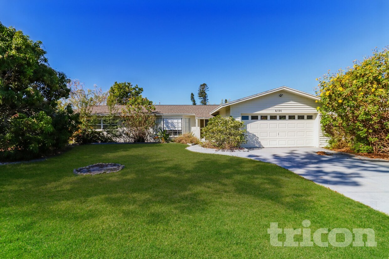 Foto principal - 6791 15th St S