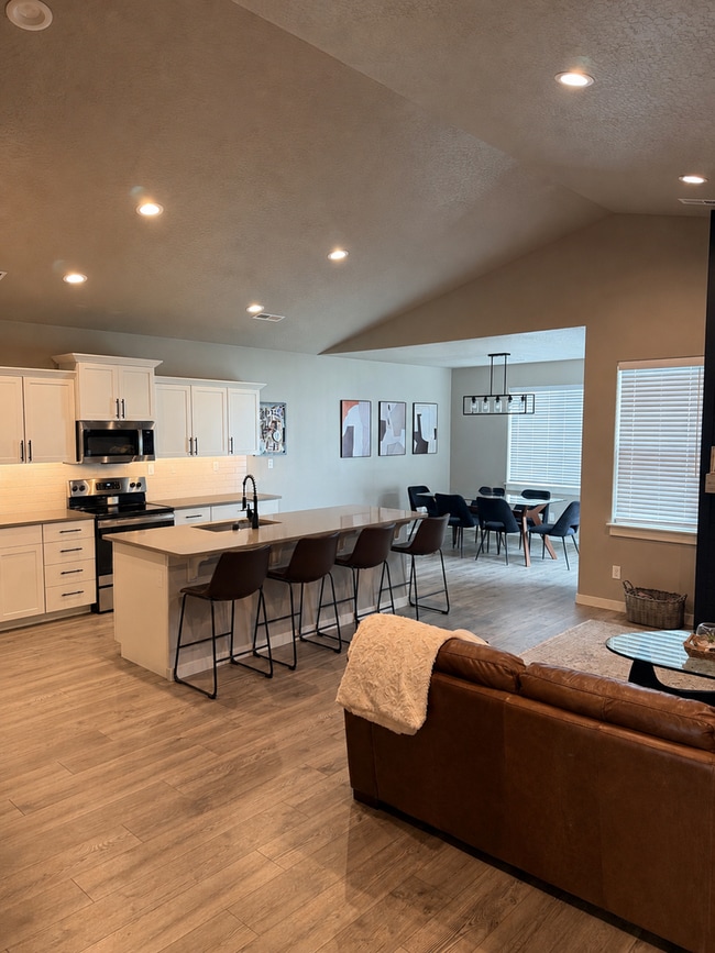 Building Photo - Newly Built 3 Bed, 2 Bath Rancher in Deer Park!