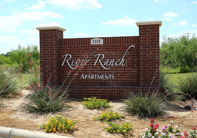 Building Photo - River Ranch