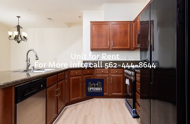 Foto del edificio - Townhome - 2 Bedrooms-2.5 Baths - Brea