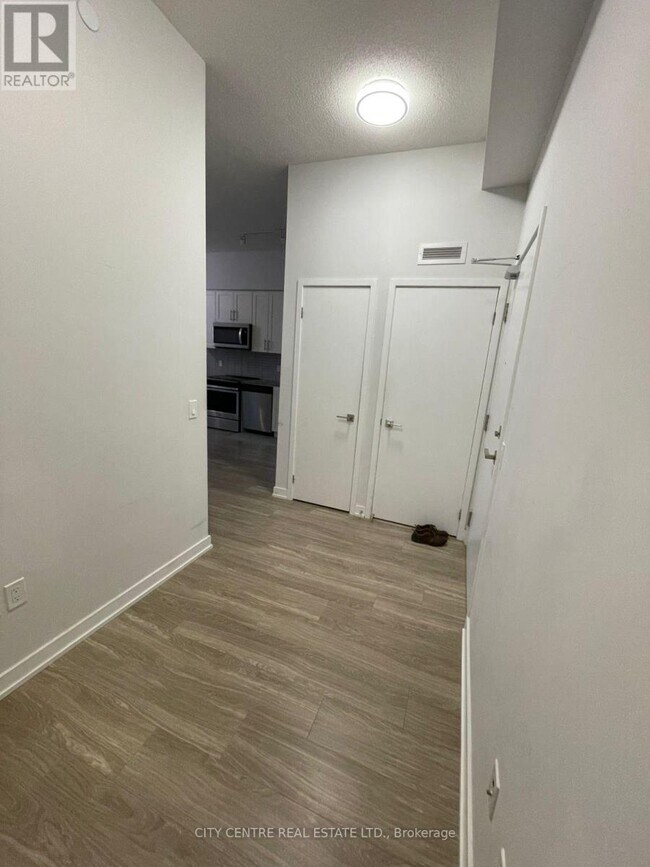 Photo du bâtiment - 4085 Parkside Village Dr