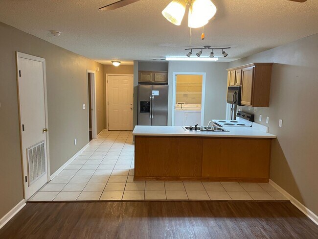 Foto del edificio - Regency Square Condo, Unit A3