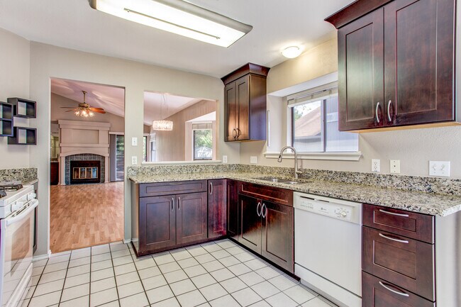 Foto del edificio - 12025 Shady Springs Rd