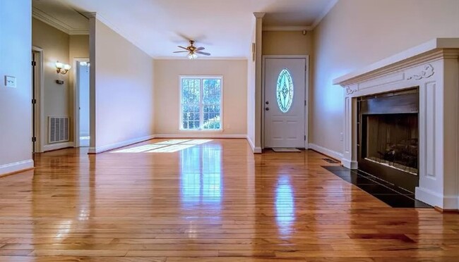 Foto del edificio - Serene Home-2 bed/2bath near I85 & Hwy 290