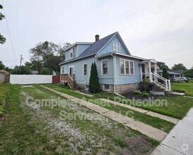 Building Photo - 1033 170th St