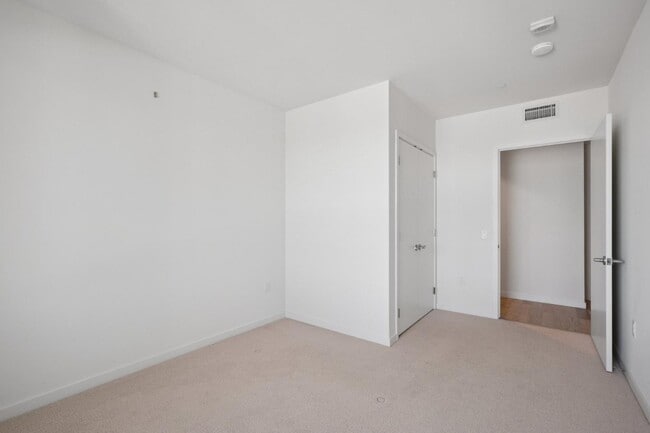 Building Photo - 10 Innes Ct