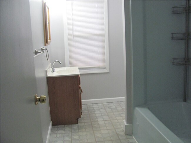 Foto del edificio - 66 Avis St