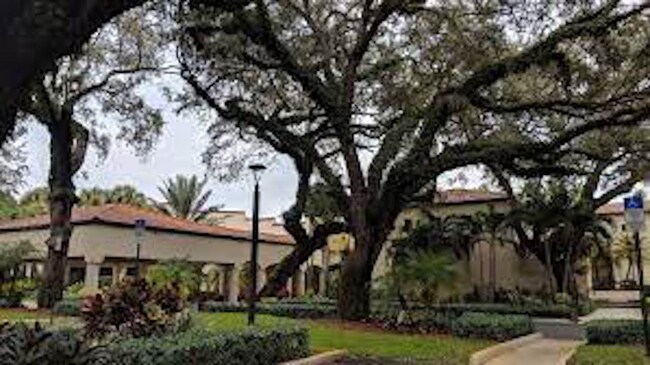 Building Photo - 9400 Live Oak Pl